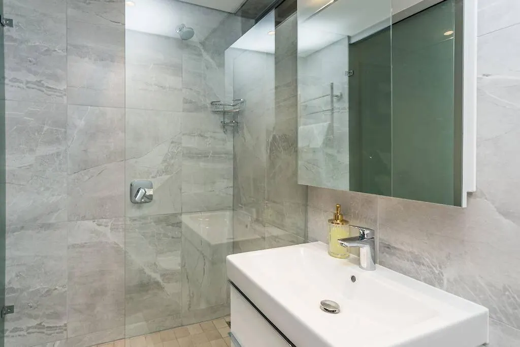 Luxurious 1 Bed Apartment With Stunning Views Le Cap